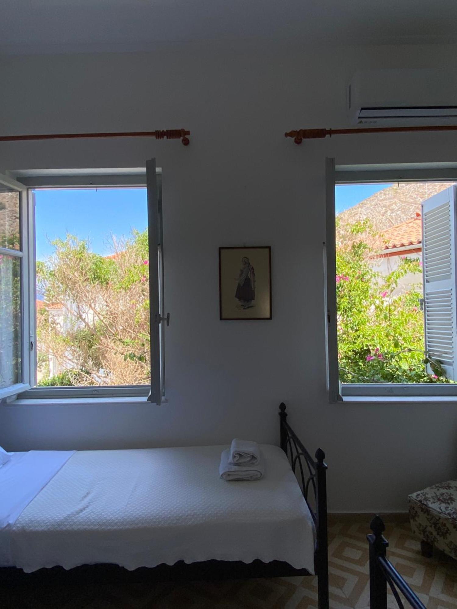 Hotel Douskos Uptown Living à Hydra  Extérieur photo