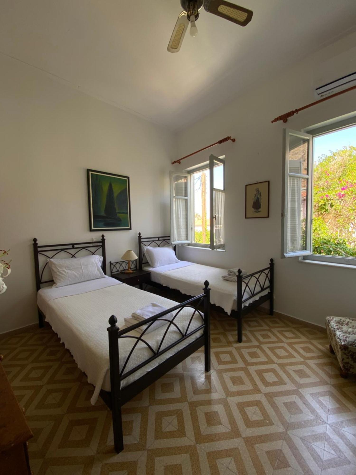 Hotel Douskos Uptown Living à Hydra  Extérieur photo